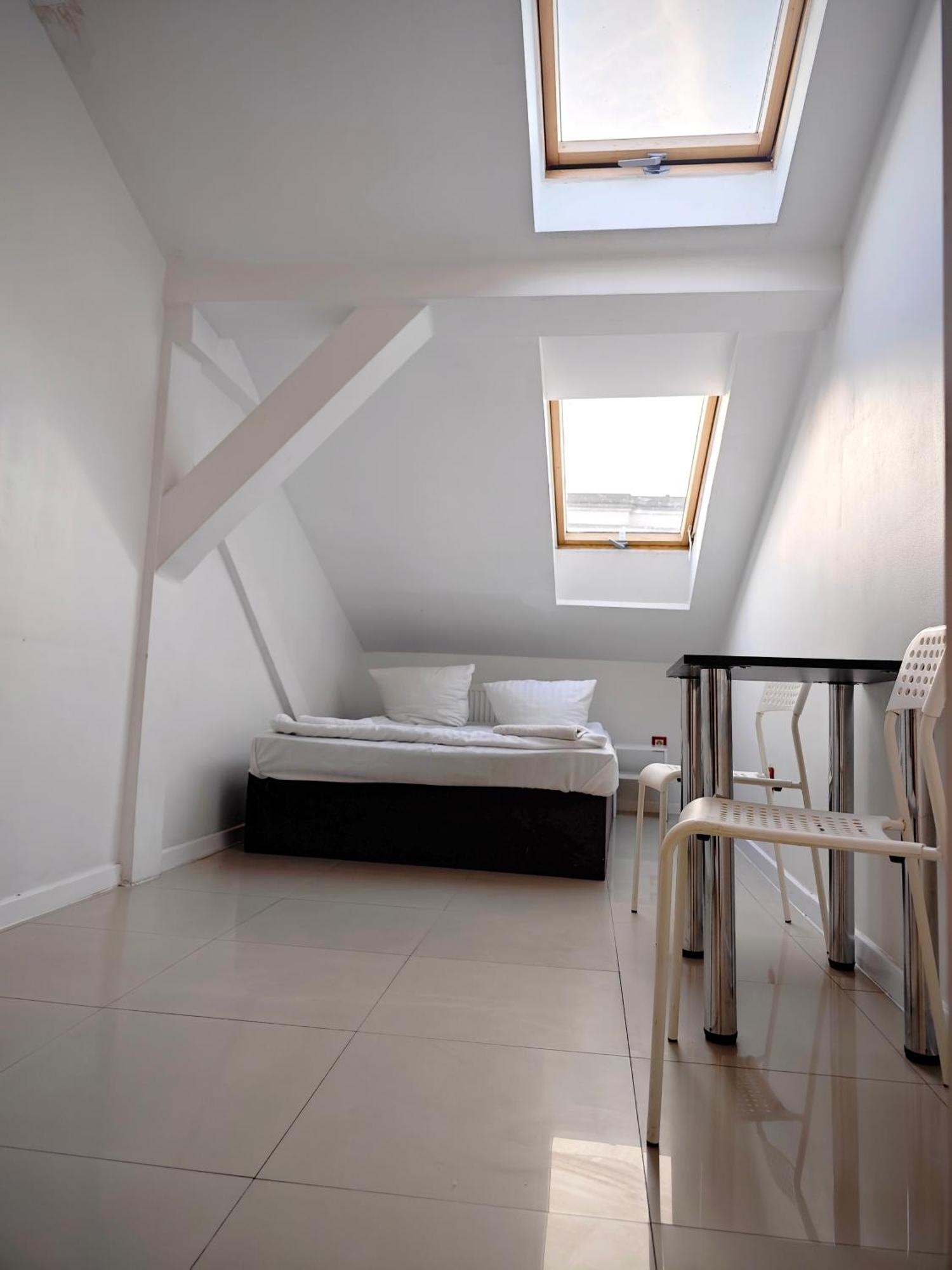 Apartamenty Hoza Attic Studio Варшава Номер фото